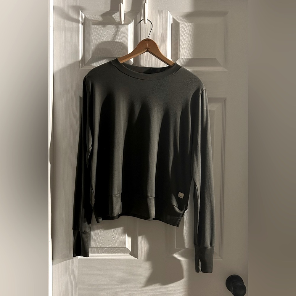 Vuori long sleeve women’s performance shirt size small